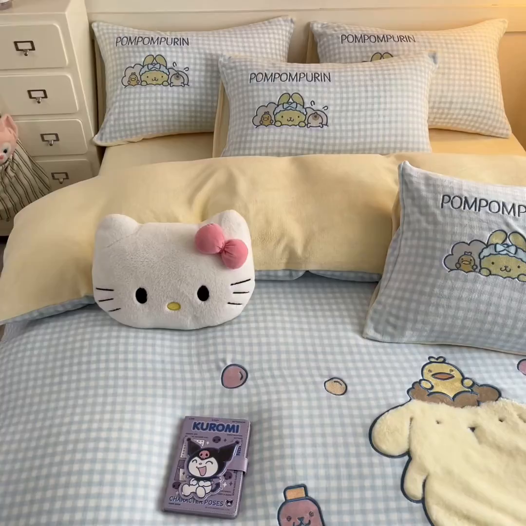 91家纺网 家纺一手货源 找家纺 金爱家 2025新款A类三丽鸥授权Kitty兔毛贴布绣毛巾绣印加绣卡通少女加厚牛奶绒系列四件套 绒贴布绣- 蓝格布丁狗