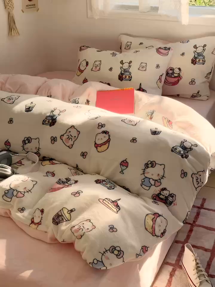 91家纺网 家纺一手货源 找家纺 小叮当家纺仓储工厂店 买家秀 爆款花型2025新款秋冬保暖高克重牛奶绒小清新印花四件套系列-风格一 甜心小猫