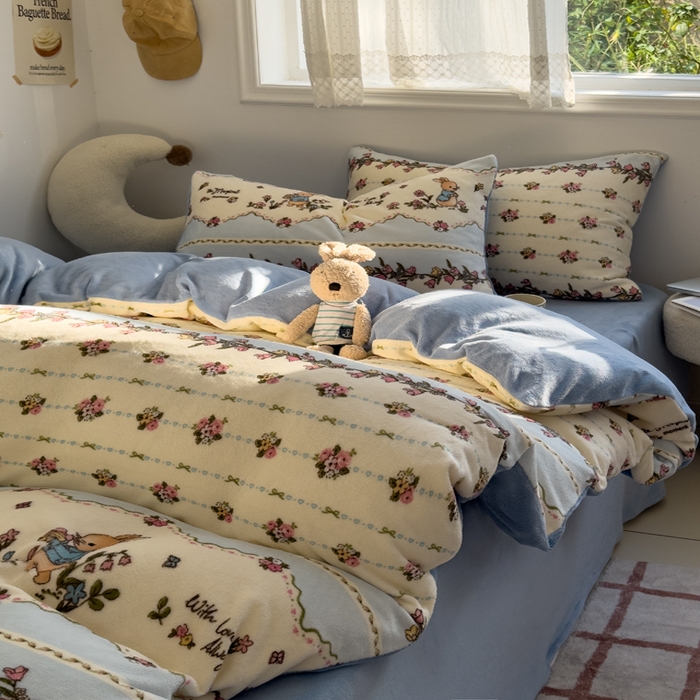 91家纺网 家纺一手货源 找家纺 小叮当家纺仓储工厂店 买家秀 爆款花型2025新款秋冬保暖高克重牛奶绒小清新印花四件套系列-风格一 小兔卡卡