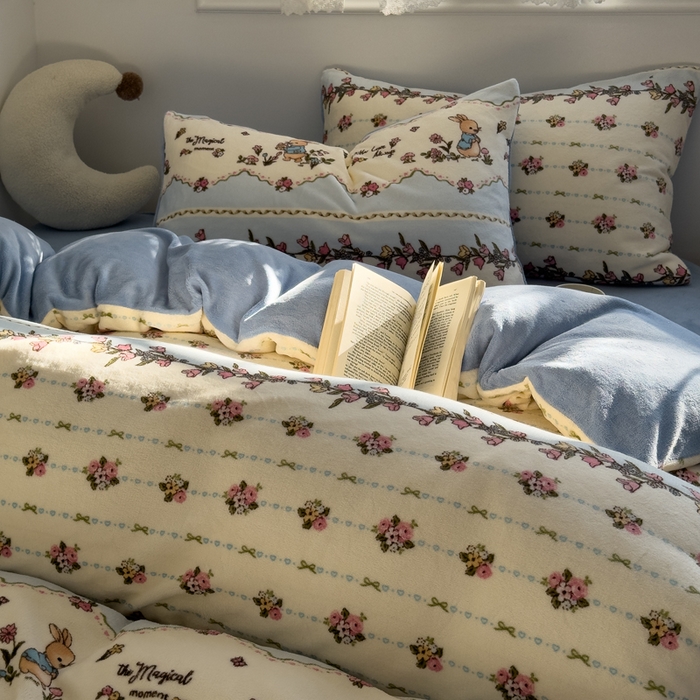 91家纺网 家纺一手货源 找家纺 小叮当家纺仓储工厂店 买家秀 爆款花型2025新款秋冬保暖高克重牛奶绒小清新印花四件套系列-风格一 小兔卡卡