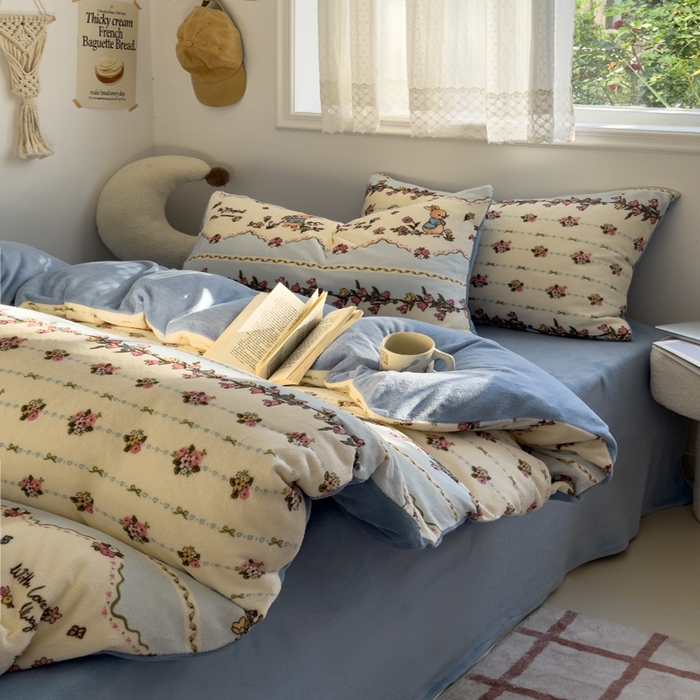 91家纺网 家纺一手货源 找家纺 小叮当家纺仓储工厂店 买家秀 爆款花型2025新款秋冬保暖高克重牛奶绒小清新印花四件套系列-风格一 小兔卡卡