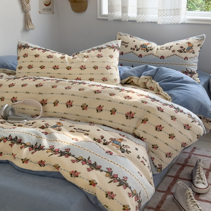 91家纺网 家纺一手货源 找家纺 小叮当家纺仓储工厂店 买家秀 爆款花型2025新款秋冬保暖高克重牛奶绒小清新印花四件套系列-风格一 小兔卡卡