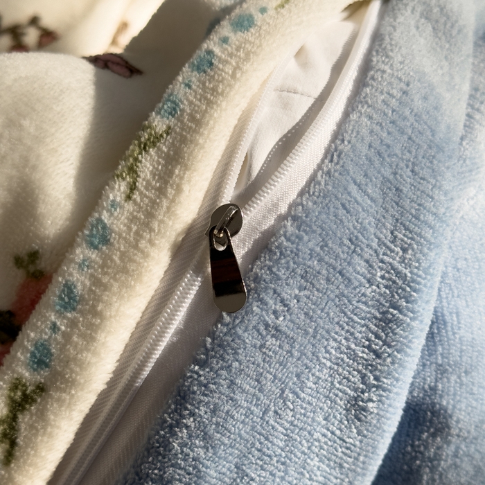 91家纺网 家纺一手货源 找家纺 小叮当家纺仓储工厂店 买家秀 爆款花型2025新款秋冬保暖高克重牛奶绒小清新印花四件套系列-风格一 小兔卡卡