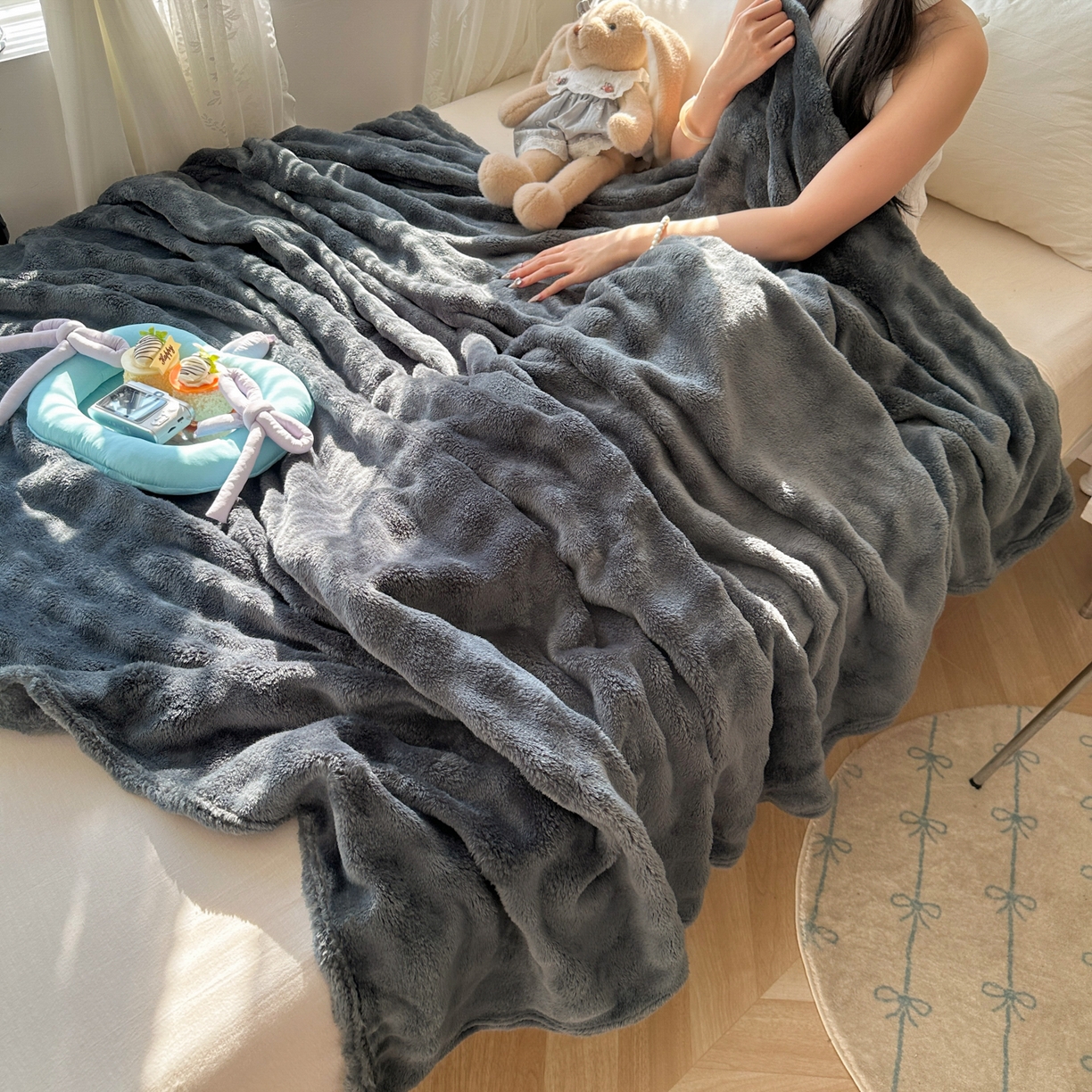 91家纺网 家纺一手货源 找家纺 韩巢家纺 2025新款高克重泡泡绒毛毯多功能牛奶绒毯子支持跨境电商 高级灰