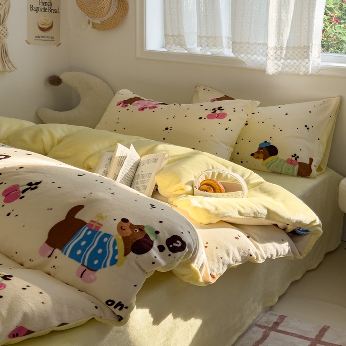 91家纺网 家纺一手货源 找家纺 小叮当家纺仓储工厂店 买家秀 爆款花型2025新款秋冬保暖高克重牛奶绒小清新印花四件套系列-风格一 芝士辣狗