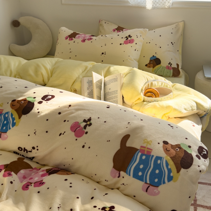 91家纺网 家纺一手货源 找家纺 小叮当家纺仓储工厂店 买家秀 爆款花型2025新款秋冬保暖高克重牛奶绒小清新印花四件套系列-风格一 芝士辣狗