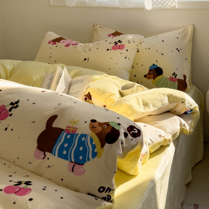 91家纺网 家纺一手货源 找家纺 小叮当家纺仓储工厂店 买家秀 爆款花型2025新款秋冬保暖高克重牛奶绒小清新印花四件套系列-风格一 芝士辣狗