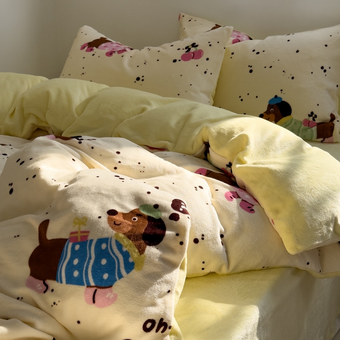 91家纺网 家纺一手货源 找家纺 小叮当家纺仓储工厂店 买家秀 爆款花型2025新款秋冬保暖高克重牛奶绒小清新印花四件套系列-风格一 芝士辣狗