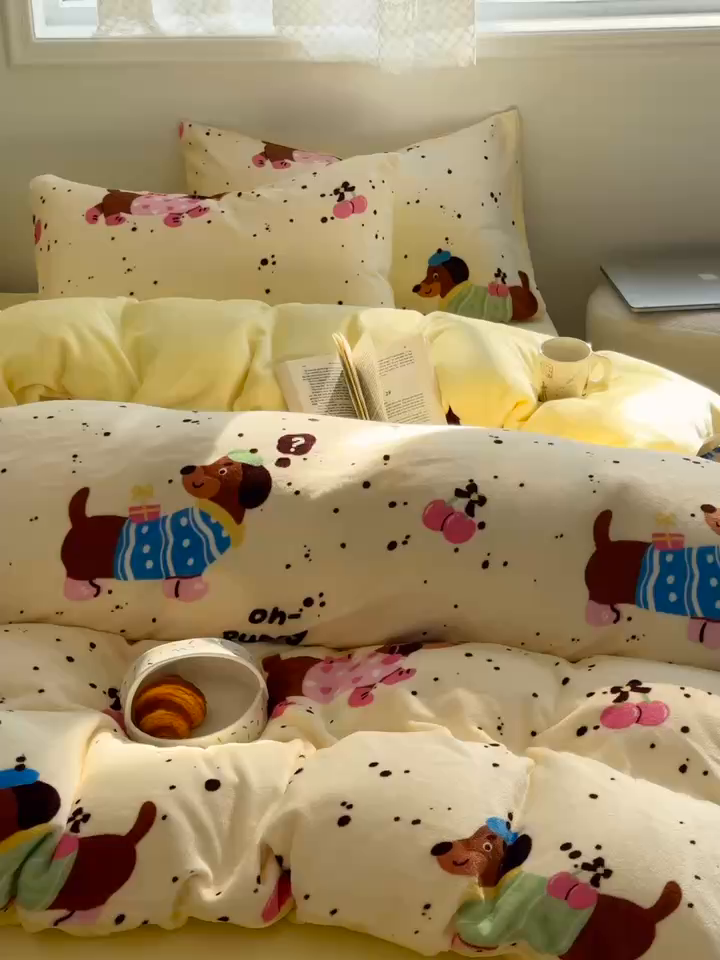 91家纺网 家纺一手货源 找家纺 小叮当家纺仓储工厂店 买家秀 爆款花型2025新款秋冬保暖高克重牛奶绒小清新印花四件套系列-风格一 芝士辣狗