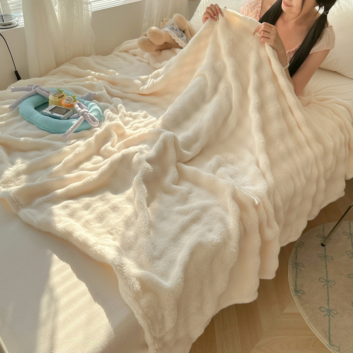 91家纺网 家纺一手货源 找家纺 韩巢家纺 2025新款高克重泡泡绒毛毯多功能牛奶绒毯子支持跨境电商 奶白