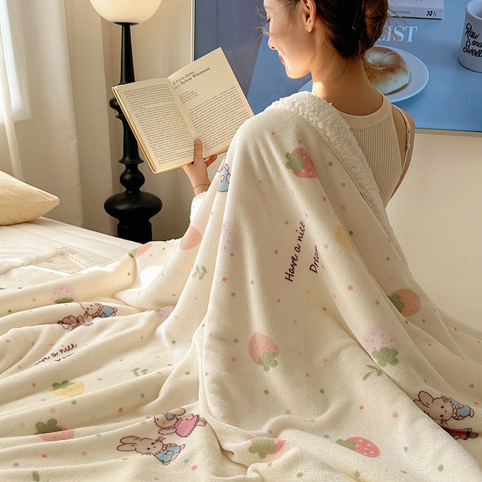 91家纺网 家纺一手货源 找家纺 （总）小叮当家纺仓储工厂店 买家秀 爆款花型2025新款牛奶绒洛丽塔小清新印花系列毛毯毯子