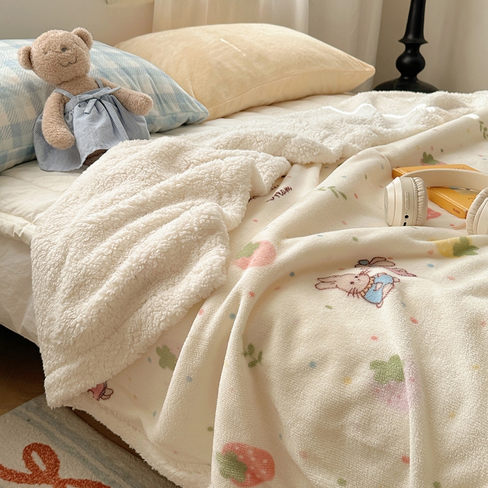 91家纺网 家纺一手货源 找家纺 （总）小叮当家纺仓储工厂店 买家秀 爆款花型2025新款牛奶绒洛丽塔小清新印花系列毛毯毯子