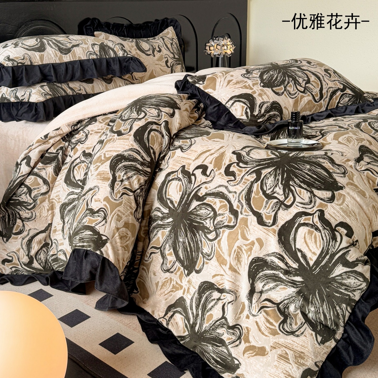 91家纺网 家纺一手货源 找家纺 （总）宅家居 2025新款热卖热款轻法式复古赫本风绒高克重浮雕花牛奶绒四件套烂花韩版黑色花边三件套