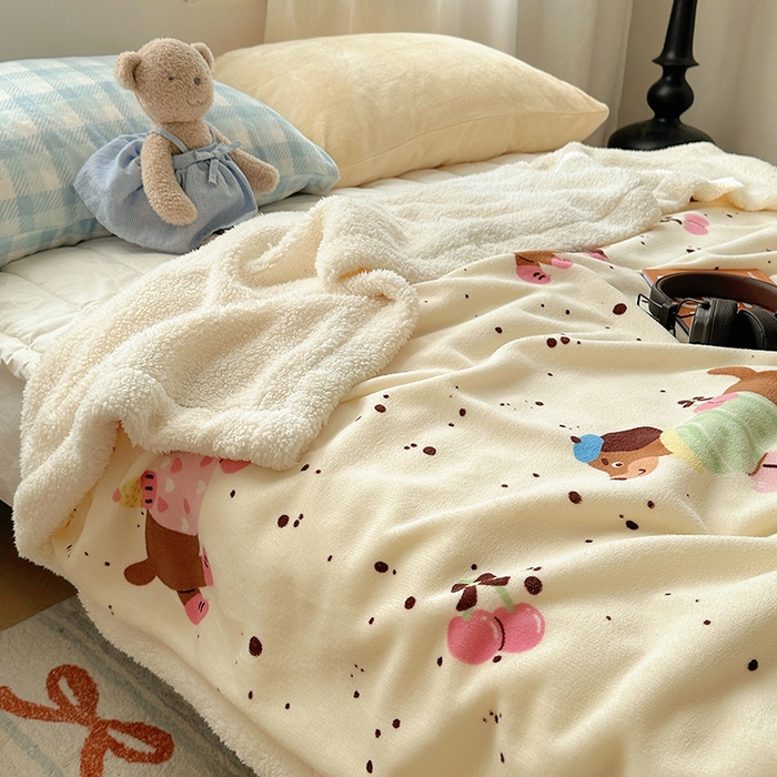 91家纺网 家纺一手货源 找家纺 小叮当家纺仓储工厂店 买家秀 爆款花型2025新款牛奶绒洛丽塔小清新印花系列毛毯毯子 小辣狗