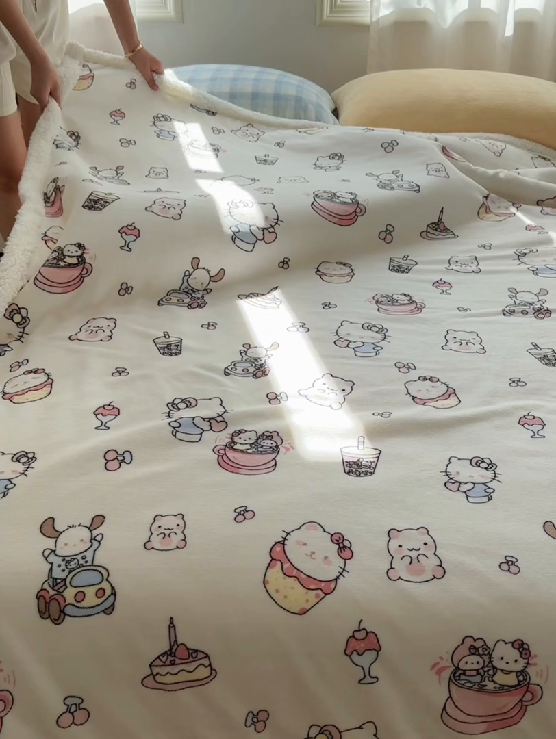 91家纺网 家纺一手货源 找家纺 小叮当家纺仓储工厂店 买家秀 爆款花型2025新款牛奶绒洛丽塔小清新印花系列毛毯毯子 小甜猫