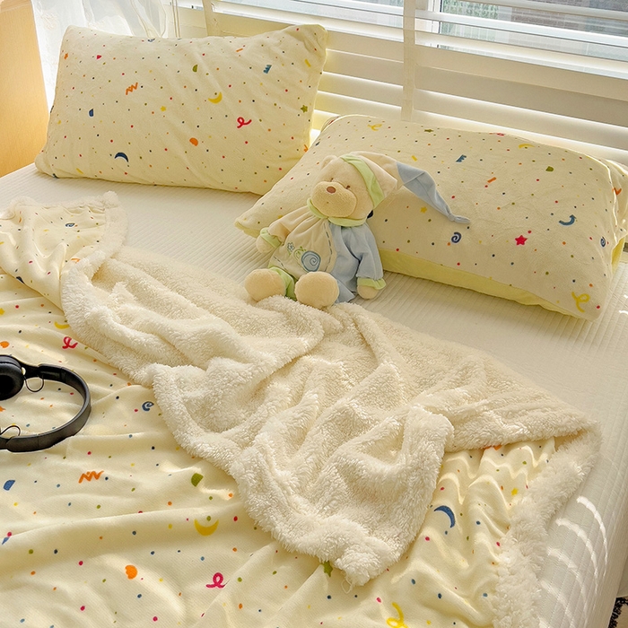 91家纺网 家纺一手货源 找家纺 小叮当家纺仓储工厂店 买家秀 爆款花型2025新款牛奶绒洛丽塔小清新印花系列毛毯毯子 芝士酪