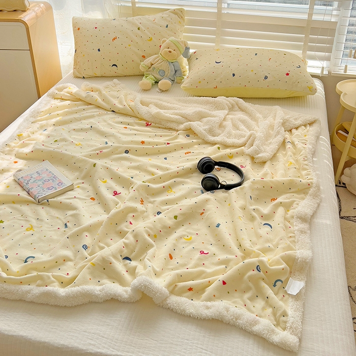 91家纺网 家纺一手货源 找家纺 小叮当家纺仓储工厂店 买家秀 爆款花型2025新款牛奶绒洛丽塔小清新印花系列毛毯毯子 芝士酪