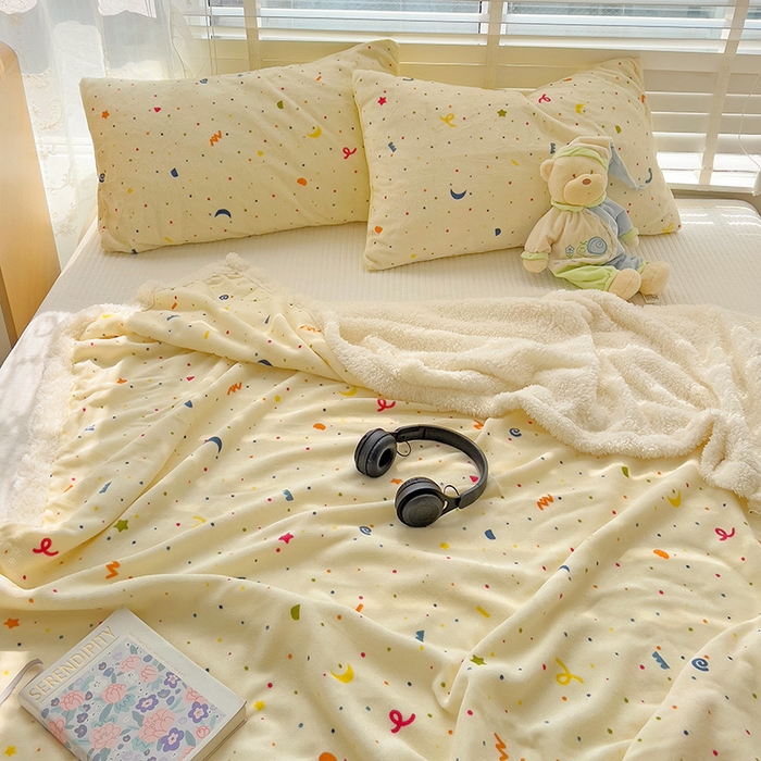 91家纺网 家纺一手货源 找家纺 小叮当家纺仓储工厂店 买家秀 爆款花型2025新款牛奶绒洛丽塔小清新印花系列毛毯毯子 芝士酪