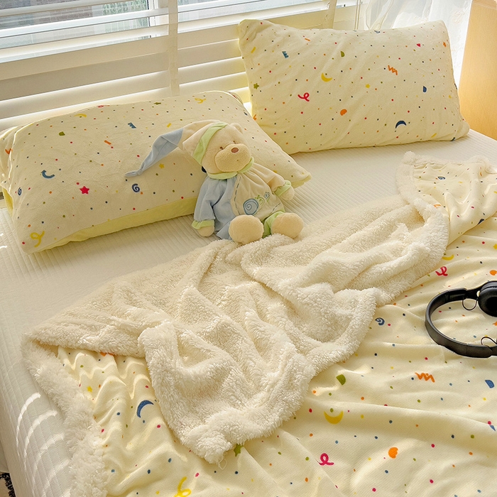 91家纺网 家纺一手货源 找家纺 小叮当家纺仓储工厂店 买家秀 爆款花型2025新款牛奶绒洛丽塔小清新印花系列毛毯毯子 芝士酪