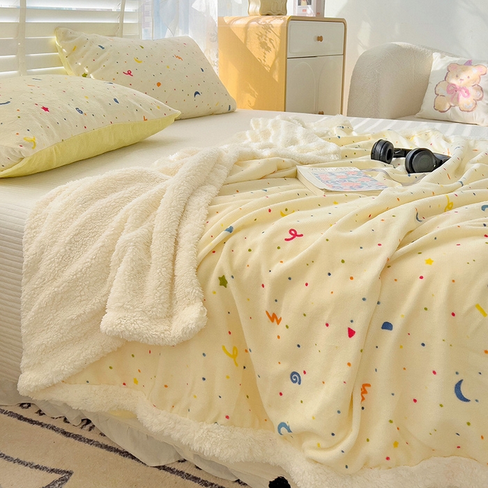 91家纺网 家纺一手货源 找家纺 小叮当家纺仓储工厂店 买家秀 爆款花型2025新款牛奶绒洛丽塔小清新印花系列毛毯毯子 芝士酪