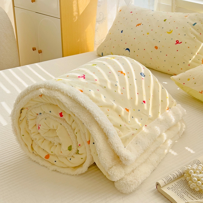 91家纺网 家纺一手货源 找家纺 小叮当家纺仓储工厂店 买家秀 爆款花型2025新款牛奶绒洛丽塔小清新印花系列毛毯毯子 芝士酪