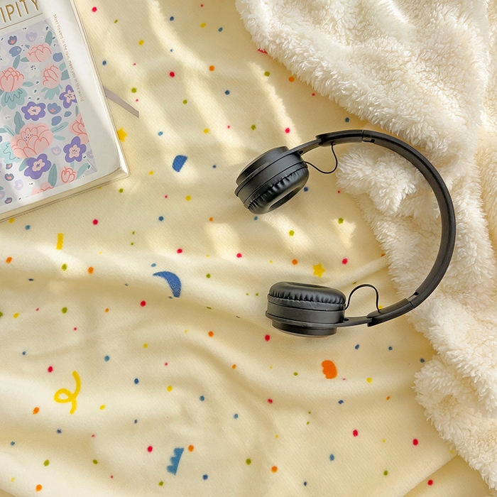 91家纺网 家纺一手货源 找家纺 小叮当家纺仓储工厂店 买家秀 爆款花型2025新款牛奶绒洛丽塔小清新印花系列毛毯毯子 芝士酪