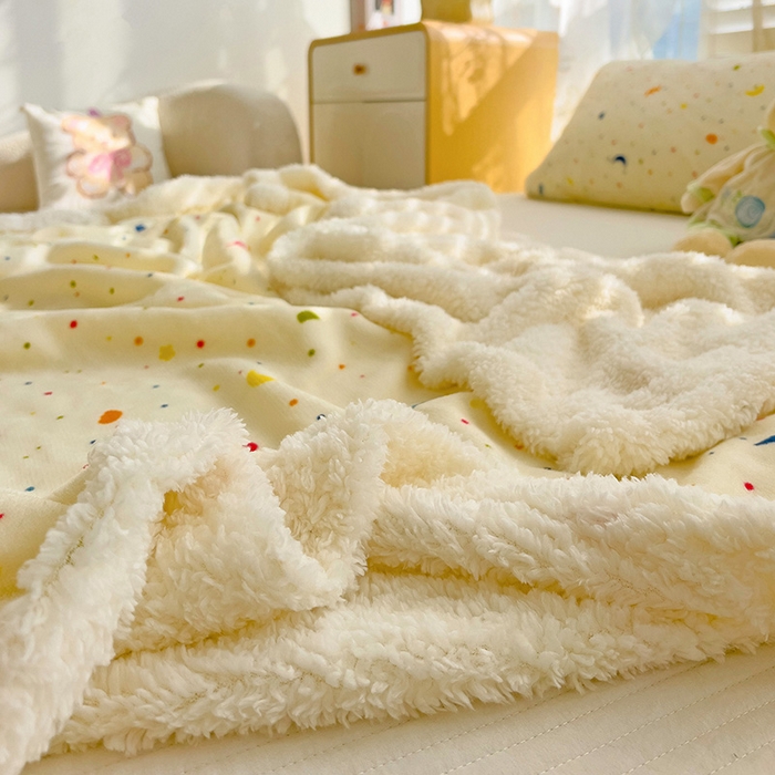 91家纺网 家纺一手货源 找家纺 小叮当家纺仓储工厂店 买家秀 爆款花型2025新款牛奶绒洛丽塔小清新印花系列毛毯毯子 芝士酪