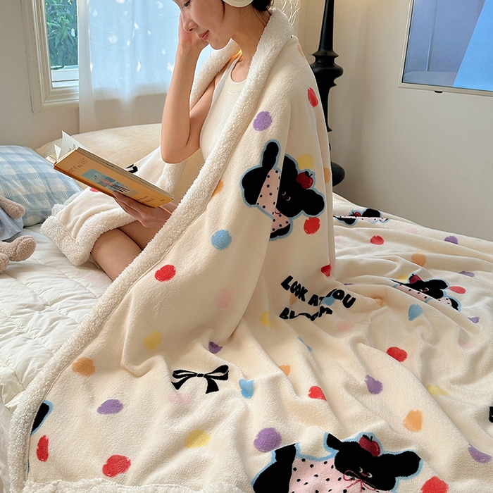 91家纺网 家纺一手货源 找家纺 小叮当家纺仓储工厂店 买家秀 爆款花型2025新款牛奶绒洛丽塔小清新印花系列毛毯毯子 波点狗