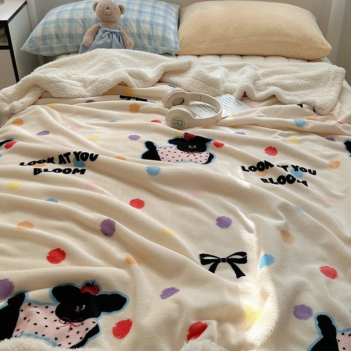 91家纺网 家纺一手货源 找家纺 小叮当家纺仓储工厂店 买家秀 爆款花型2025新款牛奶绒洛丽塔小清新印花系列毛毯毯子 波点狗