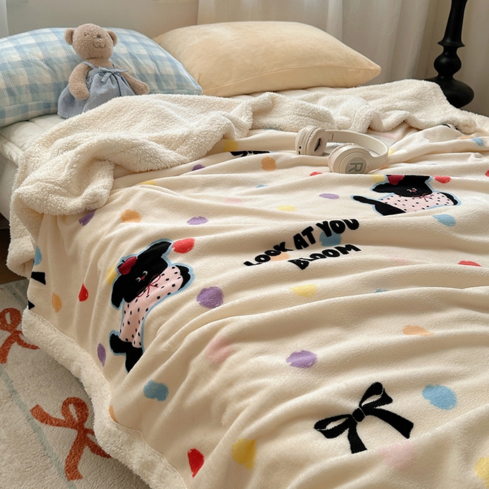 91家纺网 家纺一手货源 找家纺 小叮当家纺仓储工厂店 买家秀 爆款花型2025新款牛奶绒洛丽塔小清新印花系列毛毯毯子 波点狗