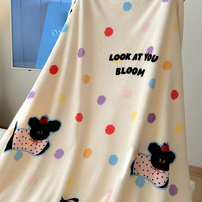 91家纺网 家纺一手货源 找家纺 小叮当家纺仓储工厂店 买家秀 爆款花型2025新款牛奶绒洛丽塔小清新印花系列毛毯毯子 波点狗