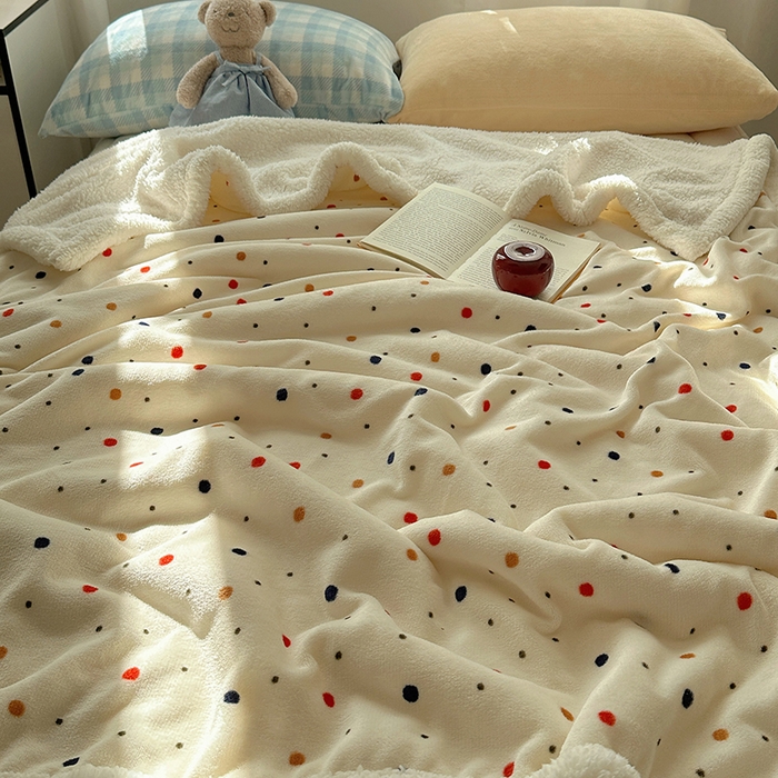 91家纺网 家纺一手货源 找家纺 小叮当家纺仓储工厂店 买家秀 爆款花型2025新款牛奶绒洛丽塔小清新印花系列毛毯毯子 波尔卡