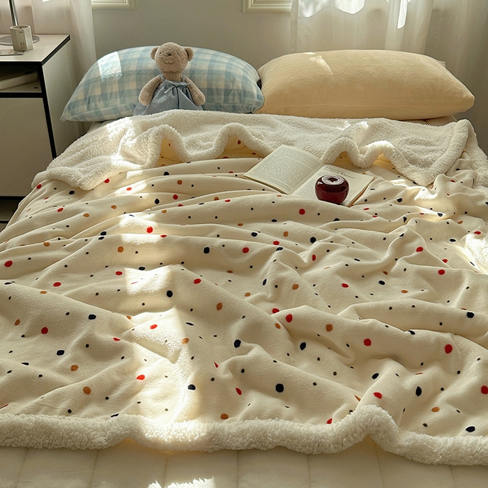 91家纺网 家纺一手货源 找家纺 小叮当家纺仓储工厂店 买家秀 爆款花型2025新款牛奶绒洛丽塔小清新印花系列毛毯毯子 波尔卡