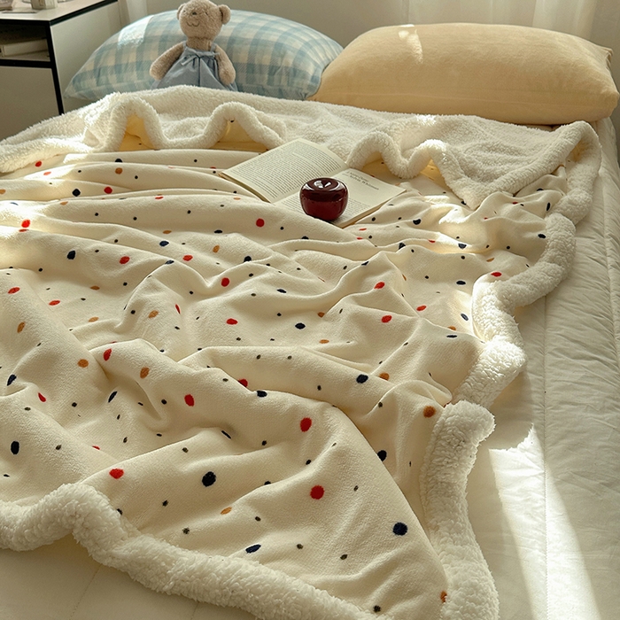 91家纺网 家纺一手货源 找家纺 小叮当家纺仓储工厂店 买家秀 爆款花型2025新款牛奶绒洛丽塔小清新印花系列毛毯毯子 波尔卡