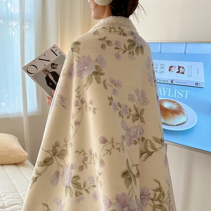 91家纺网 家纺一手货源 找家纺 小叮当家纺仓储工厂店 买家秀 爆款花型2025新款牛奶绒洛丽塔小清新印花系列毛毯毯子 花满城米