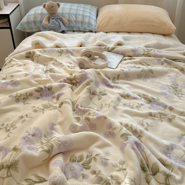 91家纺网 家纺一手货源 找家纺 小叮当家纺仓储工厂店 买家秀 爆款花型2025新款牛奶绒洛丽塔小清新印花系列毛毯毯子 花满城米