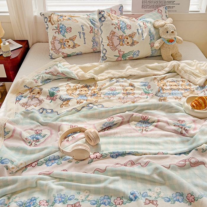 91家纺网 家纺一手货源 找家纺 小叮当家纺仓储工厂店 买家秀 爆款花型2025新款牛奶绒洛丽塔小清新印花系列毛毯毯子 萝莉小兔