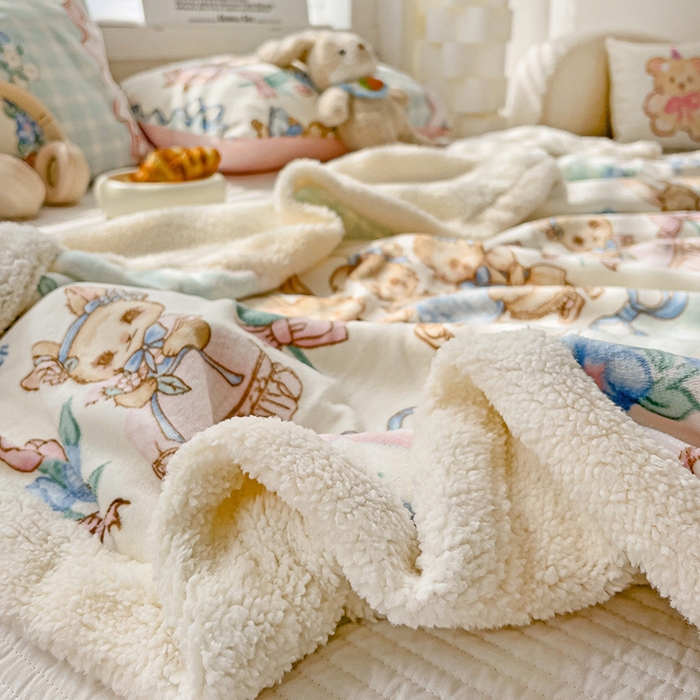 91家纺网 家纺一手货源 找家纺 小叮当家纺仓储工厂店 买家秀 爆款花型2025新款牛奶绒洛丽塔小清新印花系列毛毯毯子 萝莉小兔