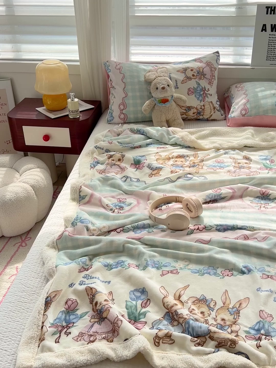 91家纺网 家纺一手货源 找家纺 小叮当家纺仓储工厂店 买家秀 爆款花型2025新款牛奶绒洛丽塔小清新印花系列毛毯毯子 萝莉小兔