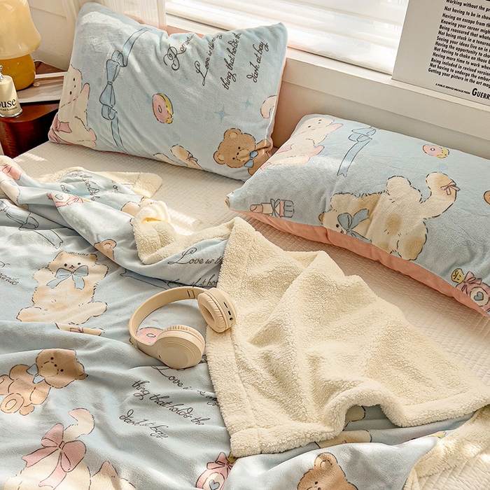 91家纺网 家纺一手货源 找家纺 小叮当家纺仓储工厂店 买家秀 爆款花型2025新款牛奶绒洛丽塔小清新印花系列毛毯毯子 俏皮猫