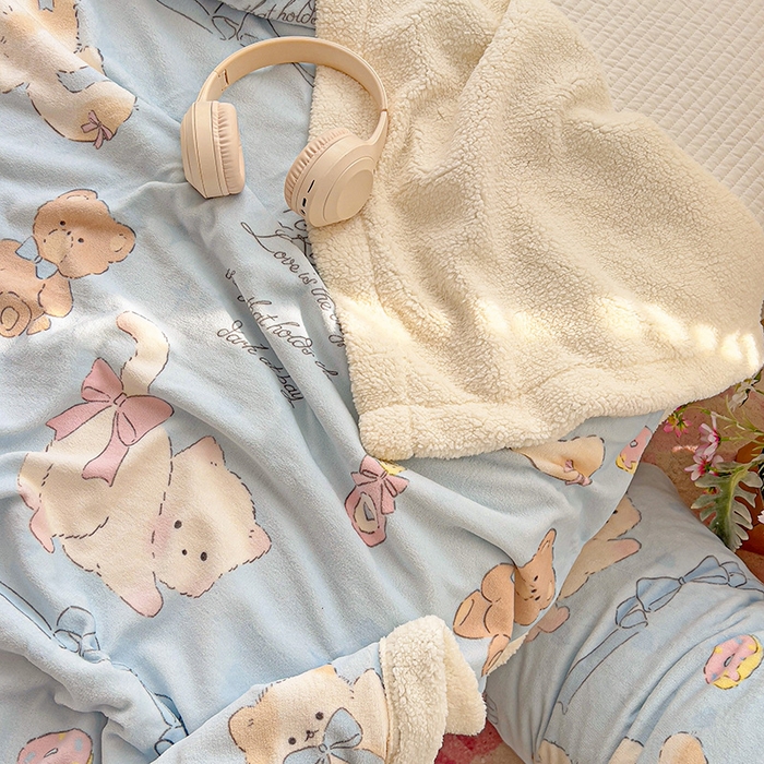 91家纺网 家纺一手货源 找家纺 小叮当家纺仓储工厂店 买家秀 爆款花型2025新款牛奶绒洛丽塔小清新印花系列毛毯毯子 俏皮猫