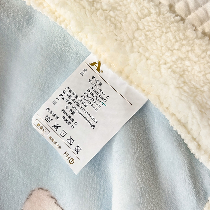 91家纺网 家纺一手货源 找家纺 小叮当家纺仓储工厂店 买家秀 爆款花型2025新款牛奶绒洛丽塔小清新印花系列毛毯毯子 俏皮猫