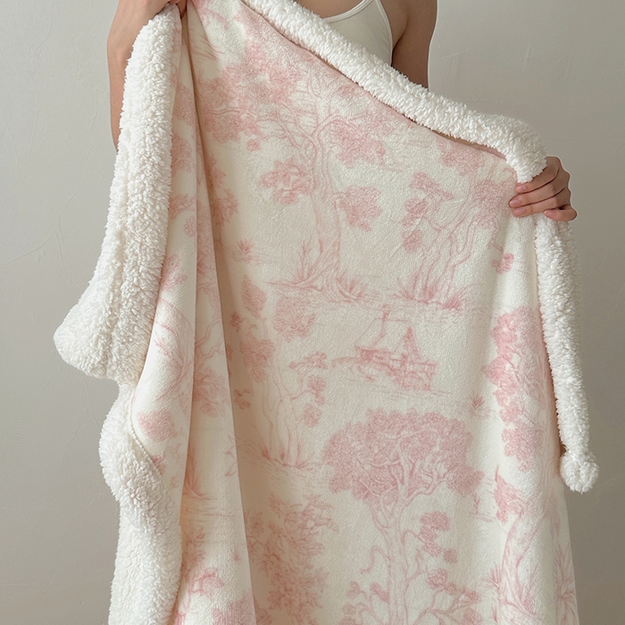 91家纺网 家纺一手货源 找家纺 小叮当家纺仓储工厂店 买家秀 爆款花型2025新款牛奶绒洛丽塔小清新印花系列毛毯毯子 山水情粉