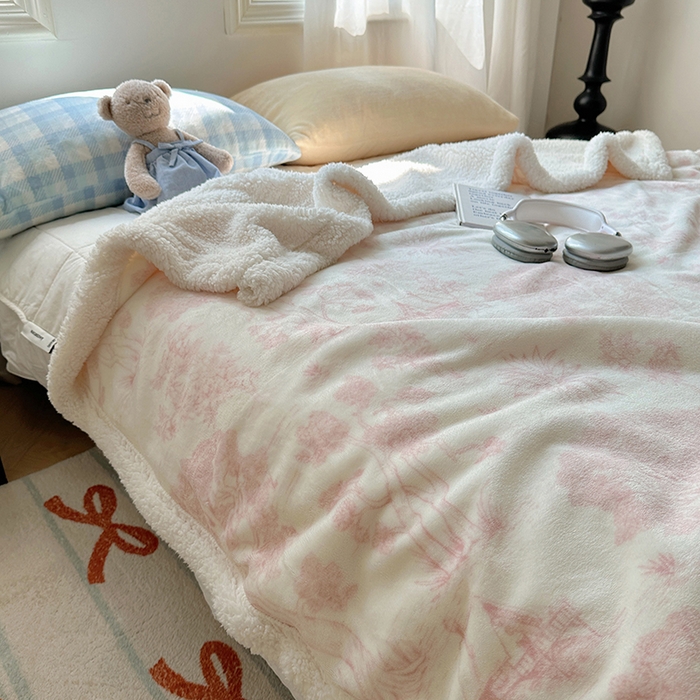 91家纺网 家纺一手货源 找家纺 小叮当家纺仓储工厂店 买家秀 爆款花型2025新款牛奶绒洛丽塔小清新印花系列毛毯毯子 山水情粉