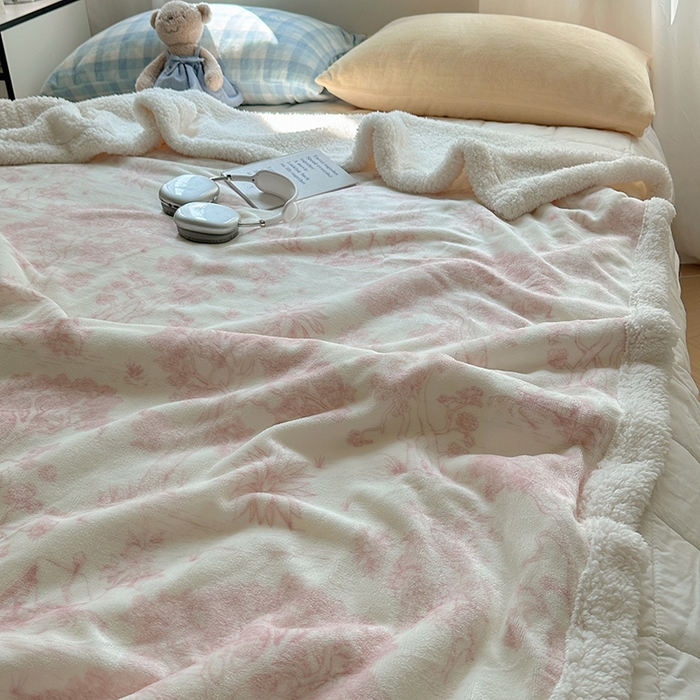 91家纺网 家纺一手货源 找家纺 小叮当家纺仓储工厂店 买家秀 爆款花型2025新款牛奶绒洛丽塔小清新印花系列毛毯毯子 山水情粉