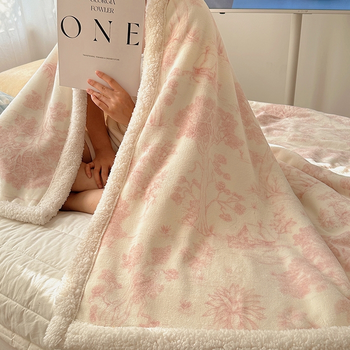 91家纺网 家纺一手货源 找家纺 小叮当家纺仓储工厂店 买家秀 爆款花型2025新款牛奶绒洛丽塔小清新印花系列毛毯毯子 山水情粉