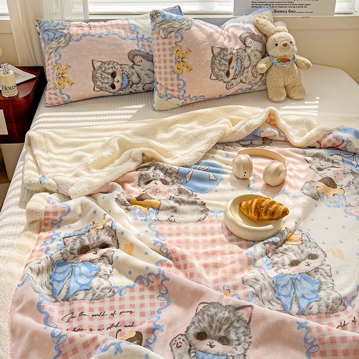 91家纺网 家纺一手货源 找家纺 小叮当家纺仓储工厂店 买家秀 爆款花型2025新款牛奶绒洛丽塔小清新印花系列毛毯毯子 寿星喵