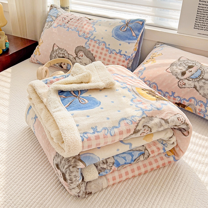 91家纺网 家纺一手货源 找家纺 小叮当家纺仓储工厂店 买家秀 爆款花型2025新款牛奶绒洛丽塔小清新印花系列毛毯毯子 寿星喵