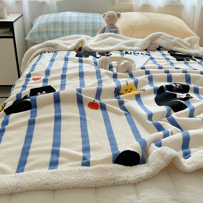 91家纺网 家纺一手货源 找家纺 小叮当家纺仓储工厂店 买家秀 爆款花型2025新款牛奶绒洛丽塔小清新印花系列毛毯毯子 条纹猫