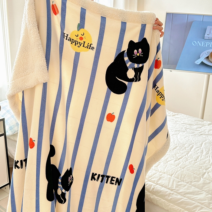 91家纺网 家纺一手货源 找家纺 小叮当家纺仓储工厂店 买家秀 爆款花型2025新款牛奶绒洛丽塔小清新印花系列毛毯毯子 条纹猫